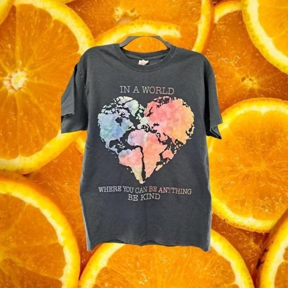 VINTAGE In A World Where you can Be Anything Be‎ Kind Shirt - Picture 1 of 2